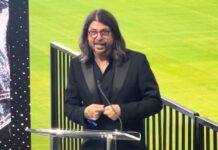 Smashing Pumpkins Member ‘Fell In Love’ With Dave Grohl